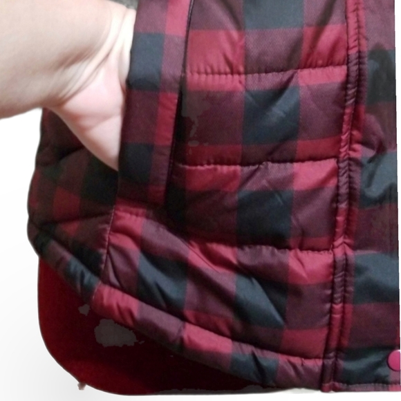 NWOT Gap puffer vest - Picture 2 of 8